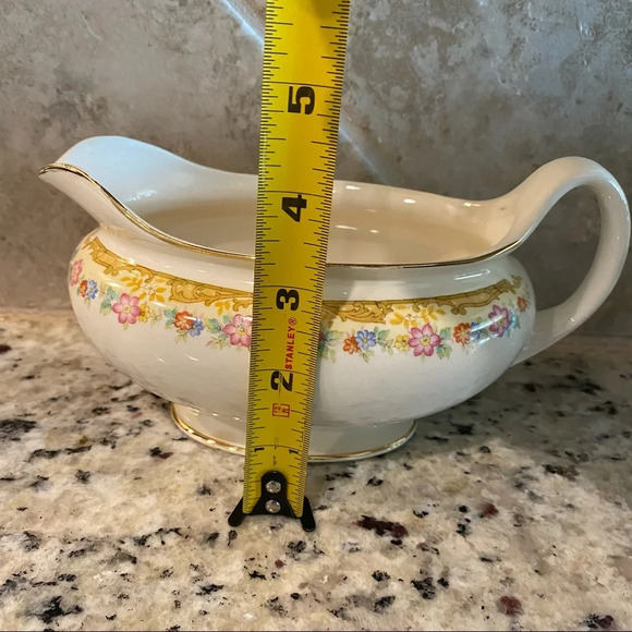 Eggshell Nautilus Gravy Boat - Picture 13 of 14